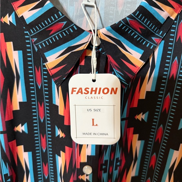 Geometric Patterned Button-Up Shirt - Picture 2 of 2